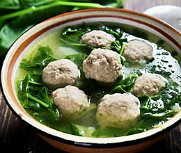 菠菜肉丸汤补铁补钙、鲜美可口做法也很简单的做法