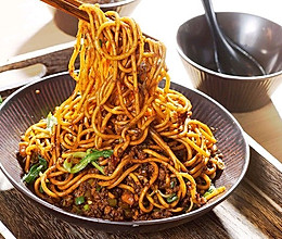 最平民美食
——炸酱面的做法