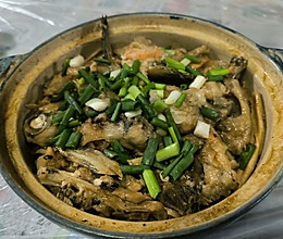 腐竹焗三文鱼头煲的做法