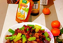 #太太乐鲜鸡汁芝麻香油#  猪肺炒西芹的做法