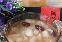 阿胶雪耳炖梨汤的做法