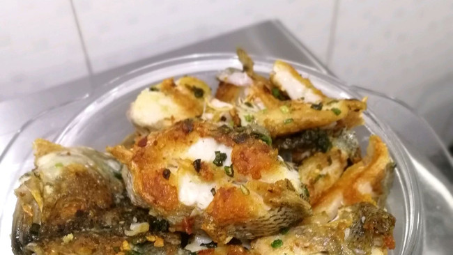 香煎鲈鱼的做法