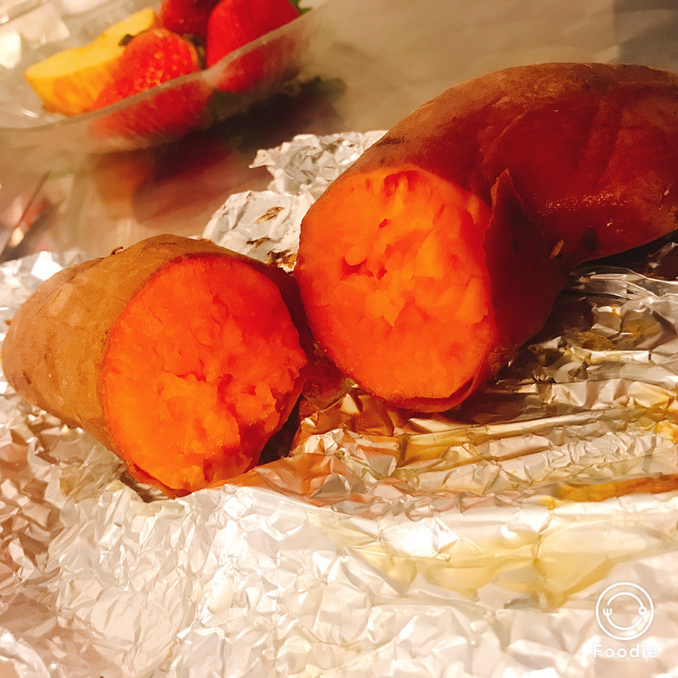 香甜软糯！在家也能简单做出街头美食——烤箱版烤红薯的做法
