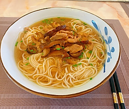 #餐桌上的春日限定#香菇鸡丝面的做法
