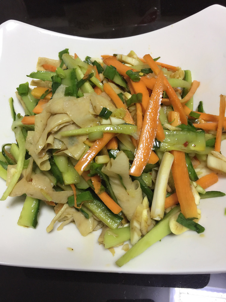 凉拌豆皮（人造肉）的做法