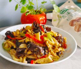 #厨房鲜香秘诀，太太乐松茸鲜，一餐一筷见鲜香#鸡胸肉炒海鲜菇的做法