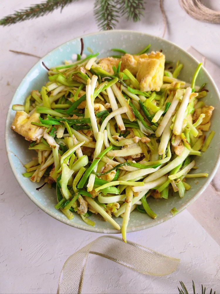 蒜苗炒鸡蛋的做法