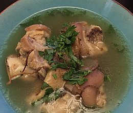 花胶猪骨汤的做法