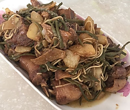东北炖鸡肉的做法