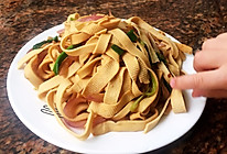 比肉营养好吃的素炒千张的做法
