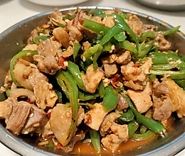 家常青椒小炒鸡的做法