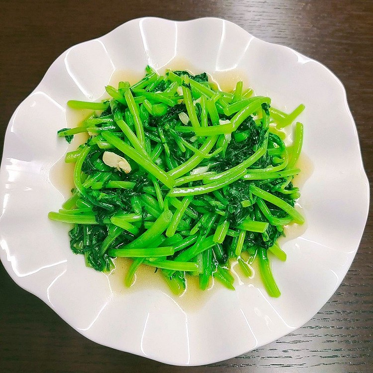 清炒蒜香茼蒿的做法