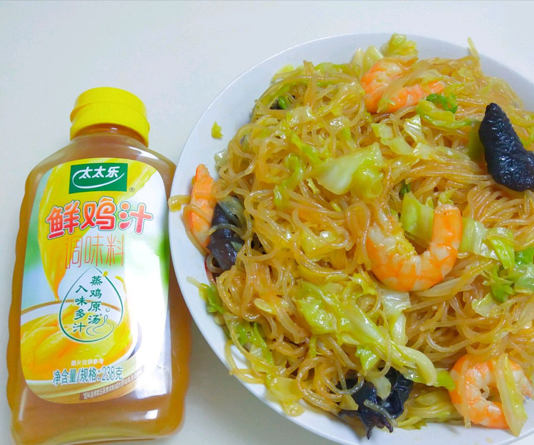 好吃到舔盘的包菜虾仁炒米粉——太太乐鲜鸡汁蒸鸡原汤的做法