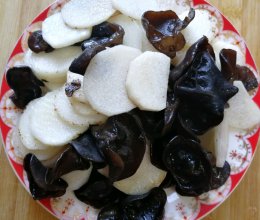 黑白配（山药炒木耳）的做法