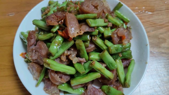 豆角炒腊肠#灿烂的花园 寻味外婆乡#的做法
