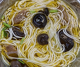 六月松乳菌熬蕈油的做法