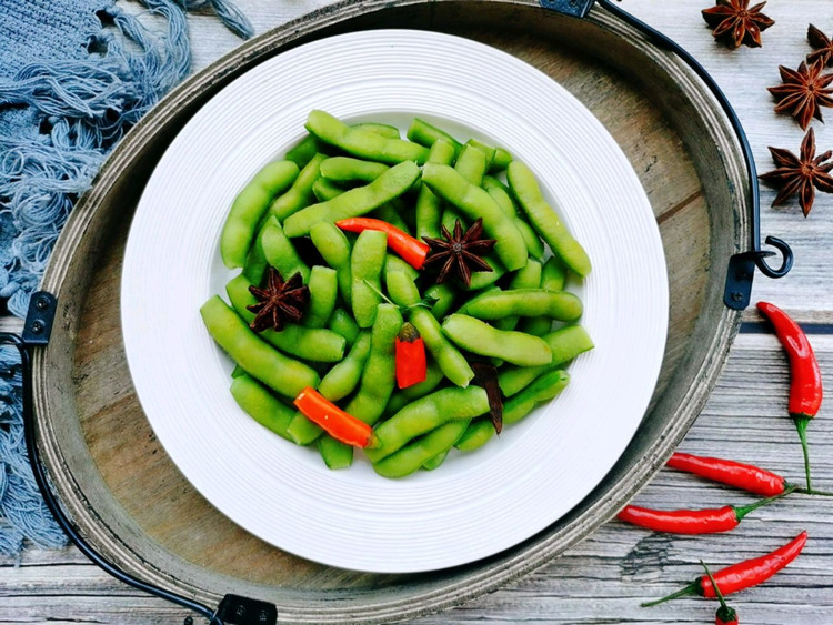 夏天标配~水煮毛豆的做法