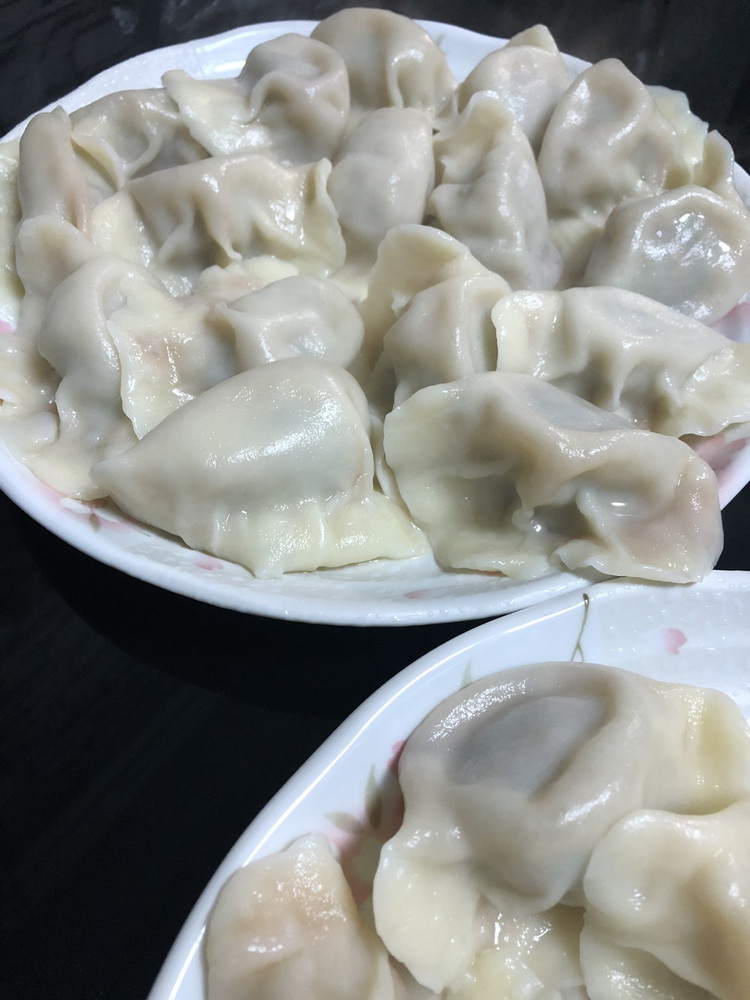 蒜苗猪肉水饺的做法