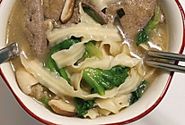 生菜香菇羊肝面的做法