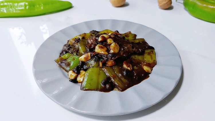 蒜辣豆豉虎皮椒的做法