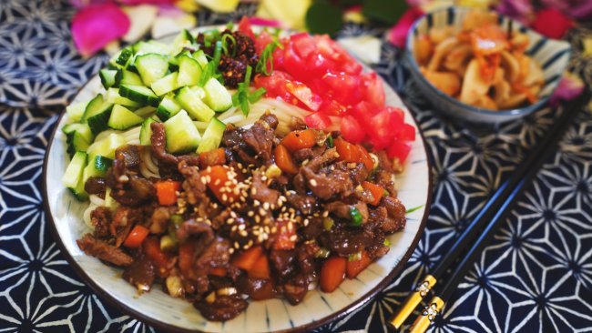 小满的清爽茄丁拌面的做法