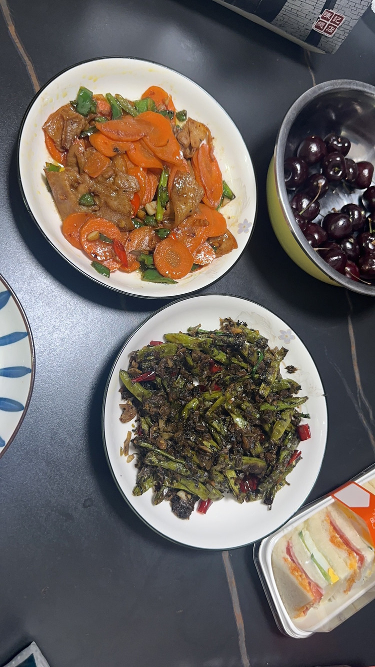胡萝卜炒肉的做法