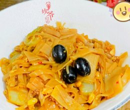 #西班牙橄榄西餐创意菜#西班牙橄榄烩冷面的做法