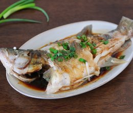 #开启冬日滋补新吃法#清蒸鲈鱼的做法