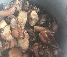 黑豆炆猪手的做法