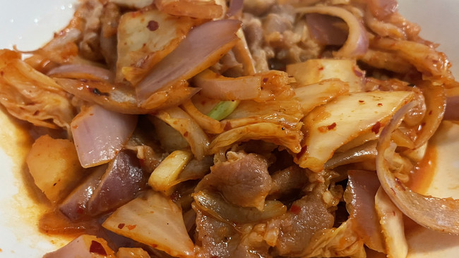 下班十分钟，辣白菜炒牛肉卷的做法
