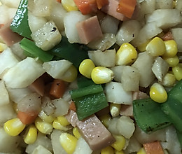 春天的色彩--火腿肠沙葛玉米红萝卜辣椒粒的做法