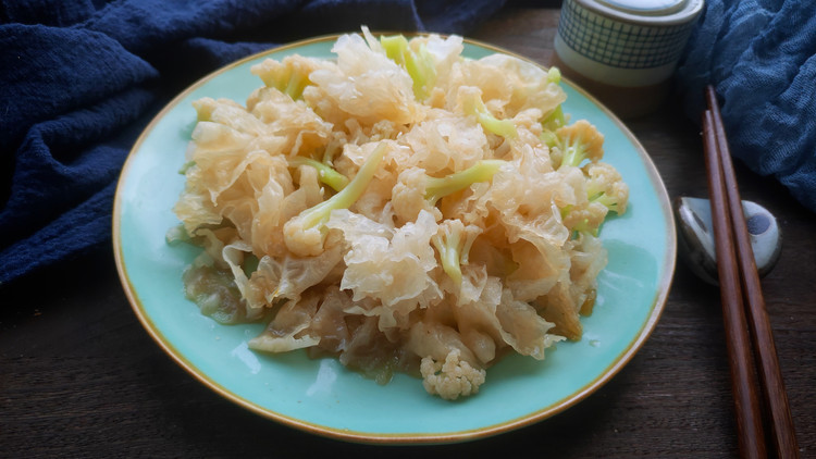 年夜饭~瘦身凉拌银耳的做法