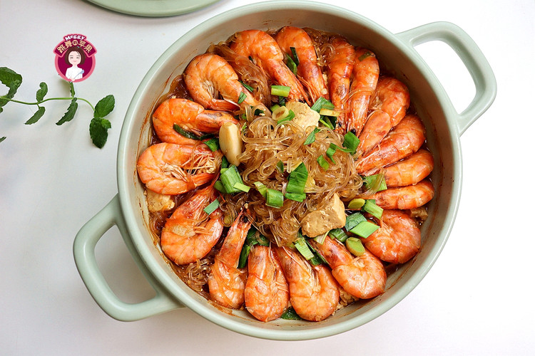 大虾粉丝豆腐煲的做法