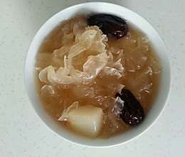 雪梨红枣炖银耳的做法