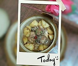 土豆炖肘子的做法