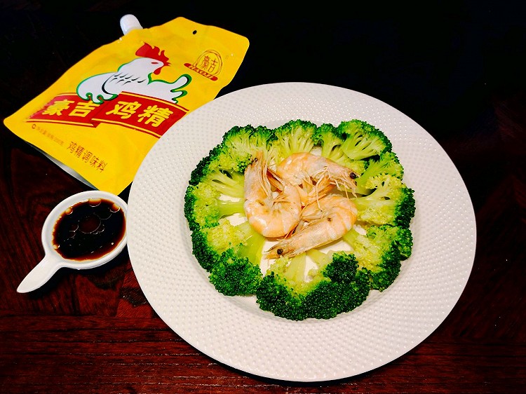 四川—白灼大虾西兰花的做法