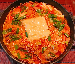香辣入味的韩式部队火锅的做法