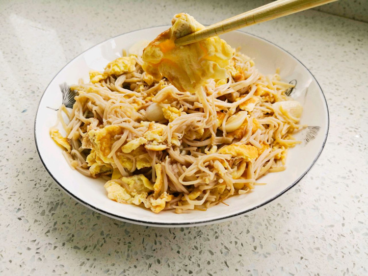 金针菇炒蛋的做法