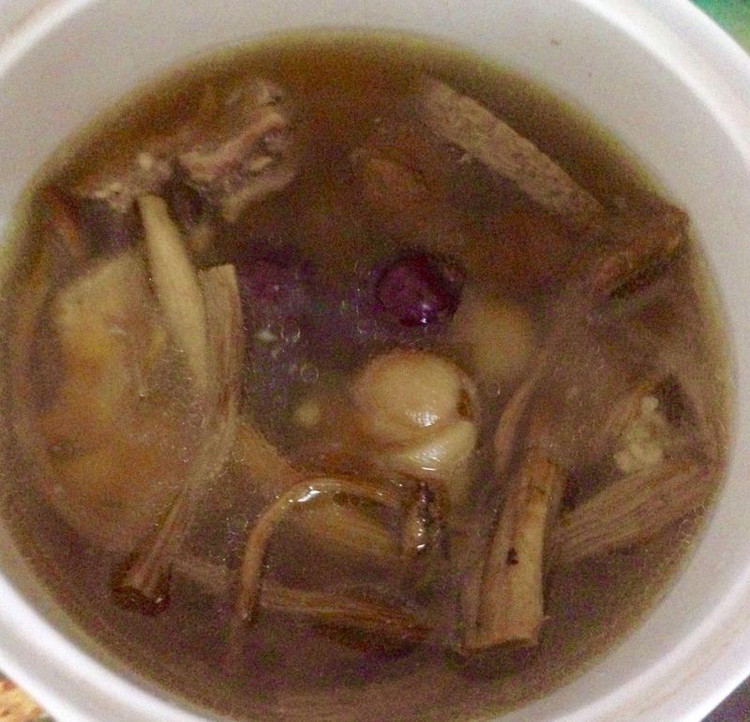 茶树菇排骨汤的做法