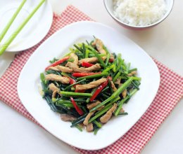 韭苔炒肉的做法