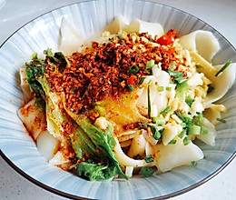 油泼面（手擀面版本）的做法