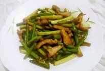 蒜苔炒肉的做法