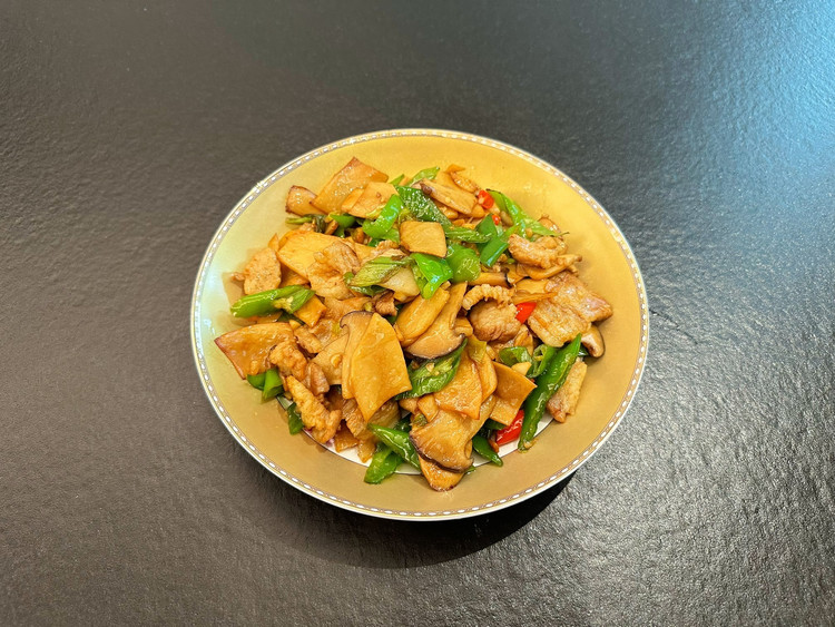 杏鲍菇炒肉的做法