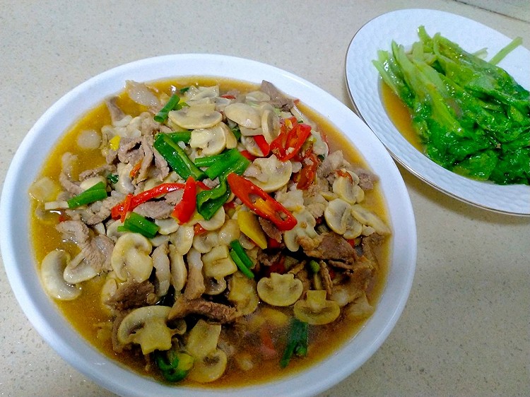 口菇炒肉的做法