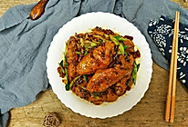 吮指香辣鸡翅的做法