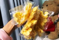 蛋黄溶豆的做法