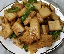 辣椒炒鱼豆腐的做法