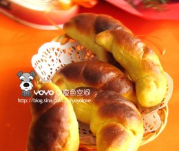 红心山芋牛角包的做法