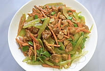 #春日露营# 鸡胸肉炒西芹的做法