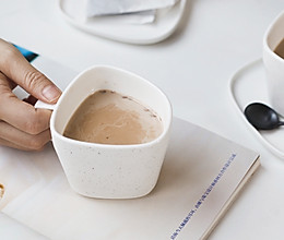 阿萨姆桂圆红枣姜糖奶茶的做法